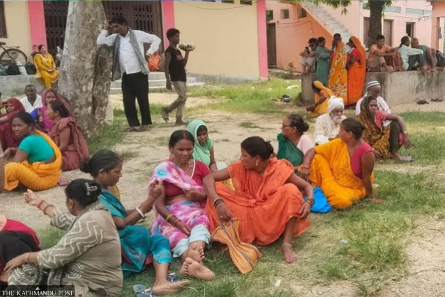 Hundreds leave Janakpur on a march to Kathmandu to appeal against loan sharks