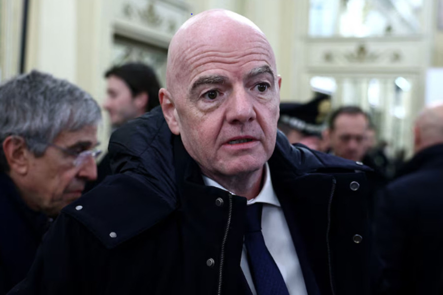 FIFA boss Infantino supports lifting ban on Russia
