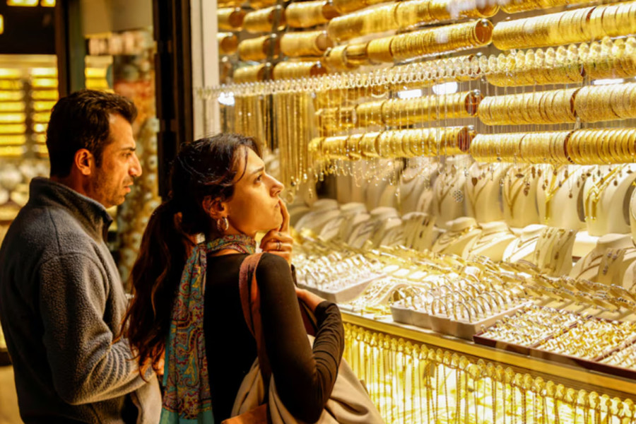 Slump in commodities rattles global markets