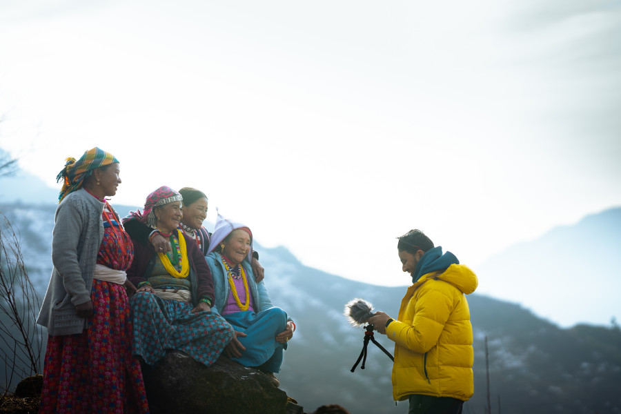 Archiving the echoes of the Far-West