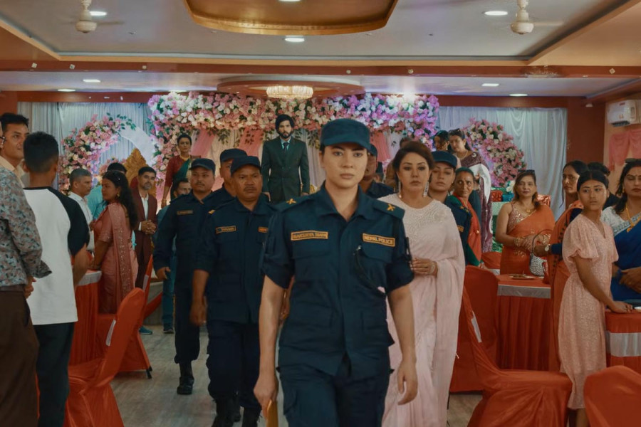 In ‘Pariwartan’, action swings between entertaining and absurd