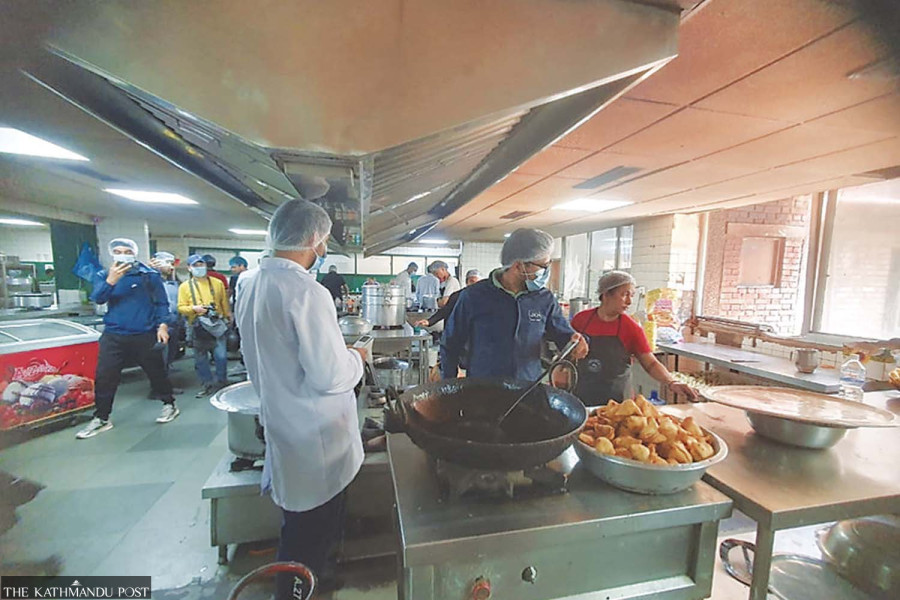 Check what’s on your plate: Growing sale of unhygienic food rings alarm bells