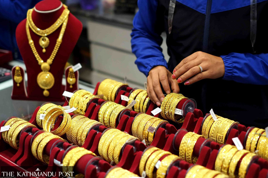 Gold price rises by Rs3,200 per tola
