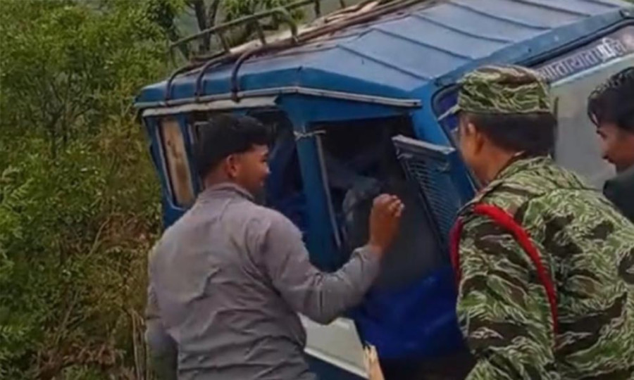 Forest officials push roadside tempo off cliff in Kailali, video sparks outrage