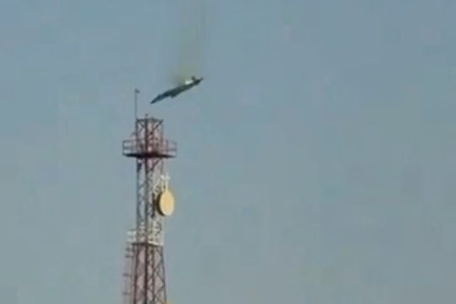 Several US military aircraft crash in Kuwait as Iranian strikes continue