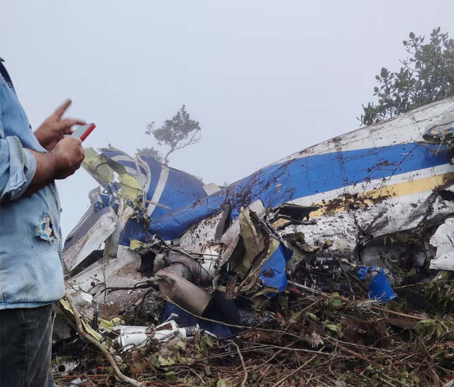 Plane crash in Colombia kills 15, including politician
