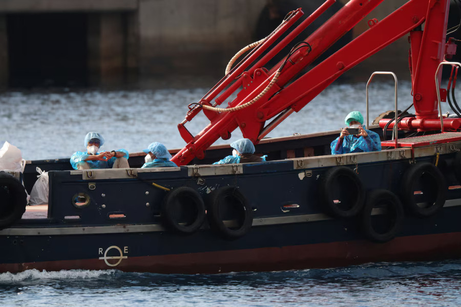 Passengers begin evacuating from cruise ship hit by hantavirus