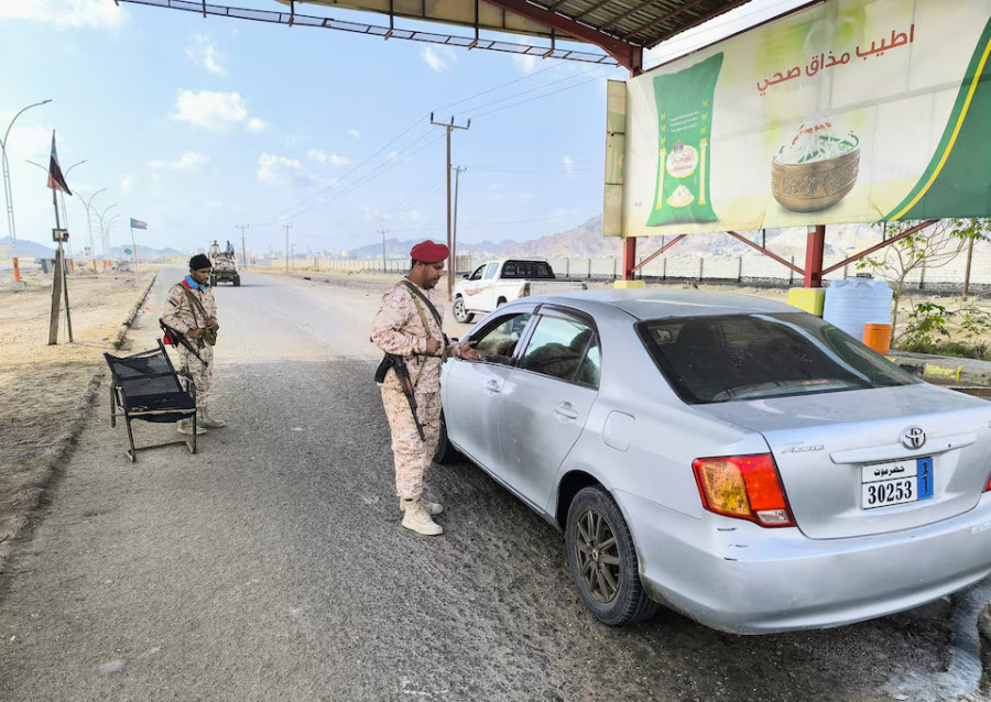 Saudi coalition says separatist leader fled Yemen with UAE help, advances in Aden