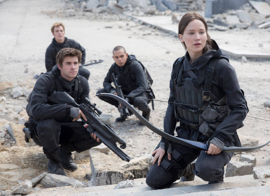 'The Hunger Games' cast pays tribute to Paris attack victims
