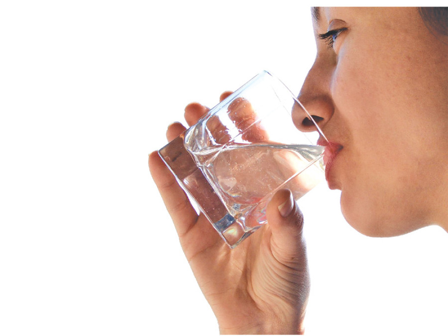 Drinking water doesn’t prevent hangover, study says