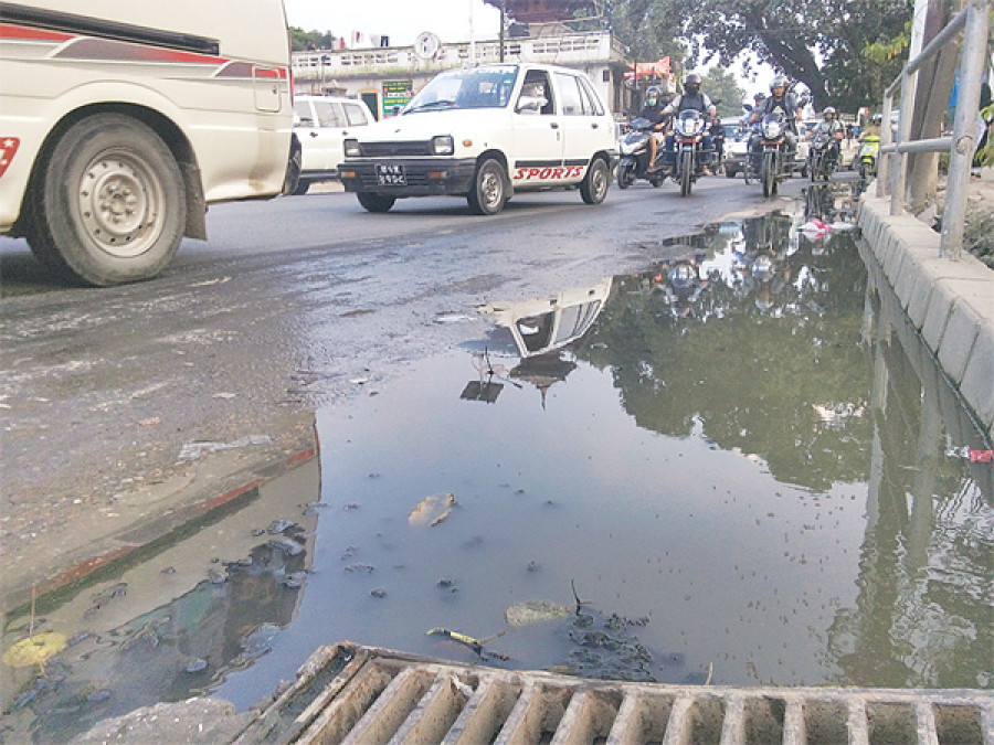 Stench from leaking drainage irks public