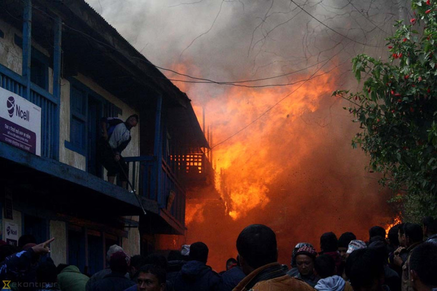 Fire destroys 11 houses