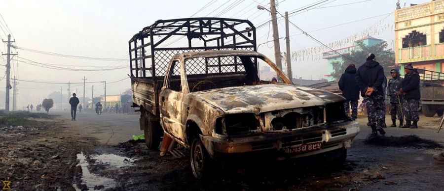 Kantipur van torched in Parsa for publishing news against Madhes