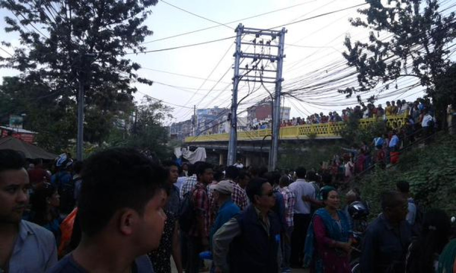 Bhaktapur locals picket Tinkune police post for letting off rape accused