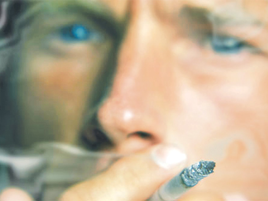 Smoking and ocular complications