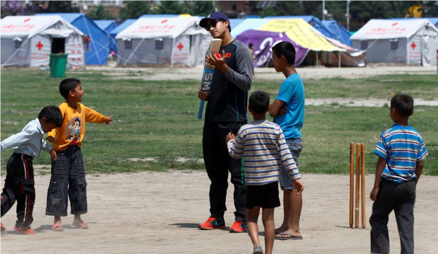 Nepali cricketers play cricket with quake-hit kids (in pictures)