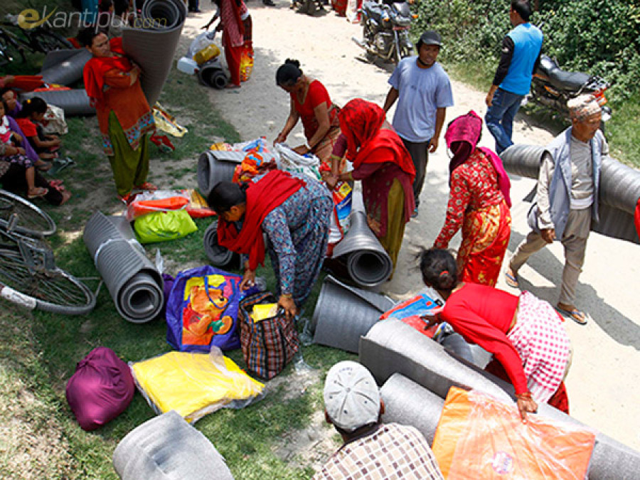 Madhyapur Youth Association distributes relief to quake victims