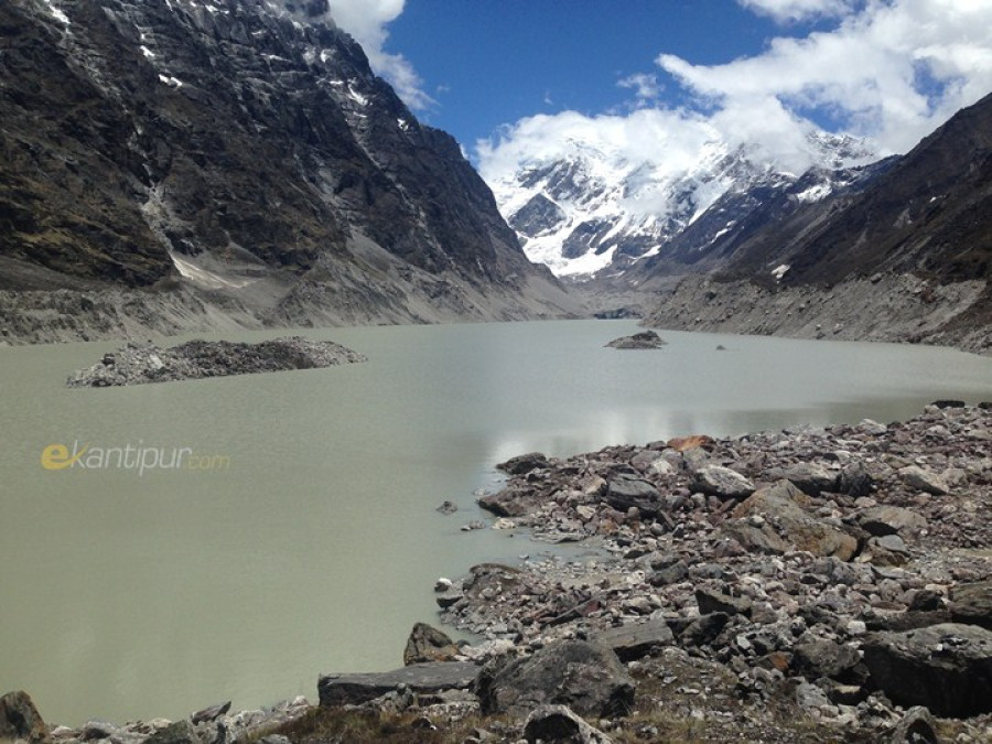Cracks appear around Tsho Rolpa (in pictures)