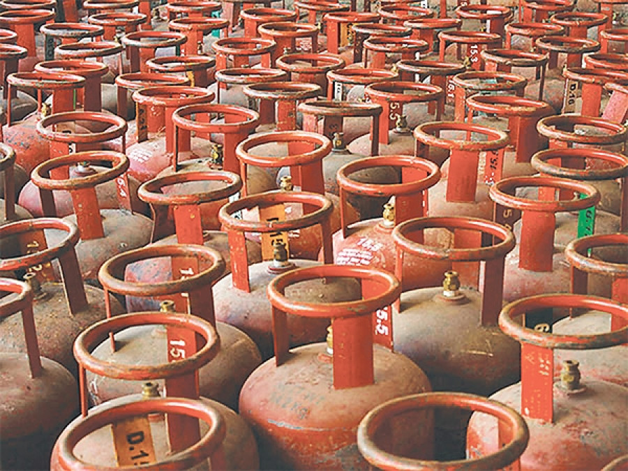50 cylinders of cooking gas looted