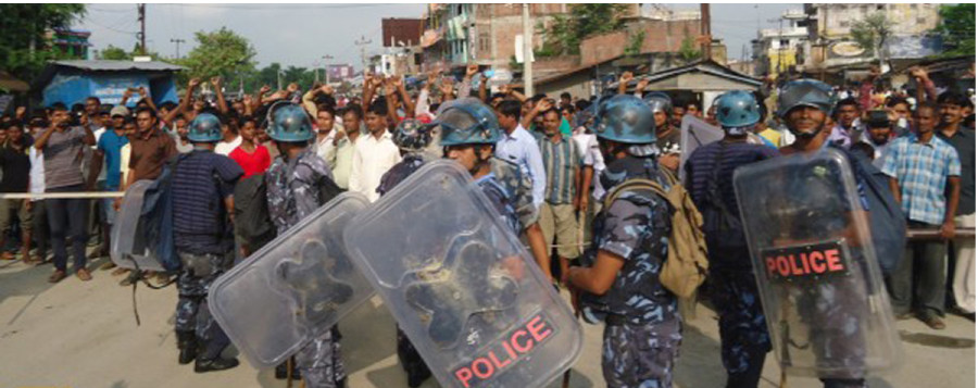 Midnight clash erupts at Jogbani border