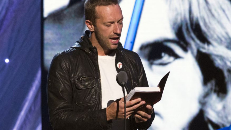Chris Martin gives 10 per cent of earnings to charity