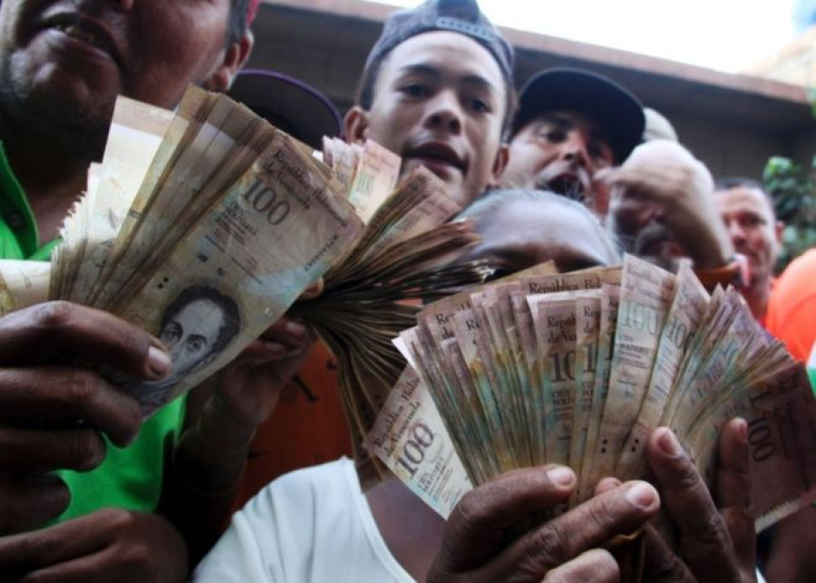 Venezuela delays 100-bolivar banknote withdrawal