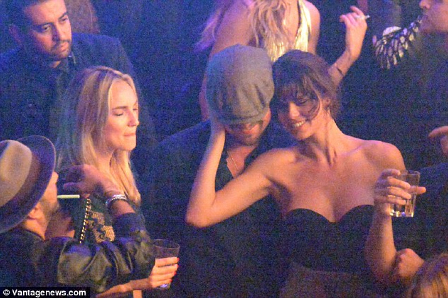 DiCaprio gets cosy with Victoria's Secret model