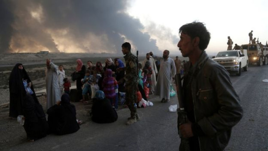 Mosul battle: US says IS using human shields