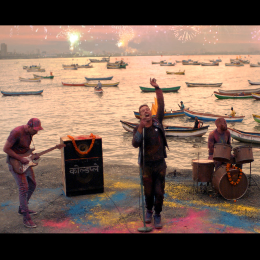Sonam Kapoor's Coldplay video sparks Twitter debate