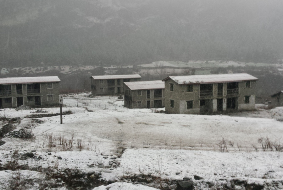 Snowfall begins in Manang