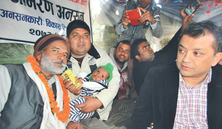 Tiwari signs 4-point deal with govt, ends fast