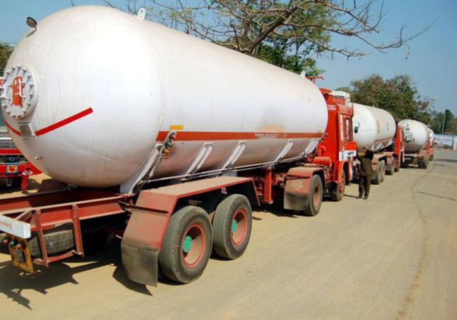 Supply Ministry halts NOC decision to let bottlers acquire gas bullet trucks