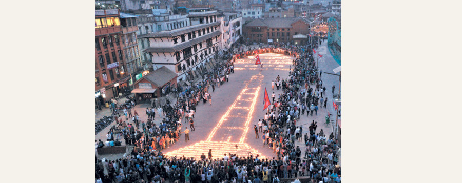 Nation remembers quake victims