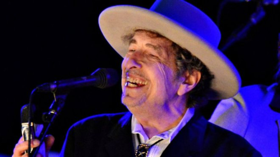 Bob Dylan breaks silence on Nobel Prize
