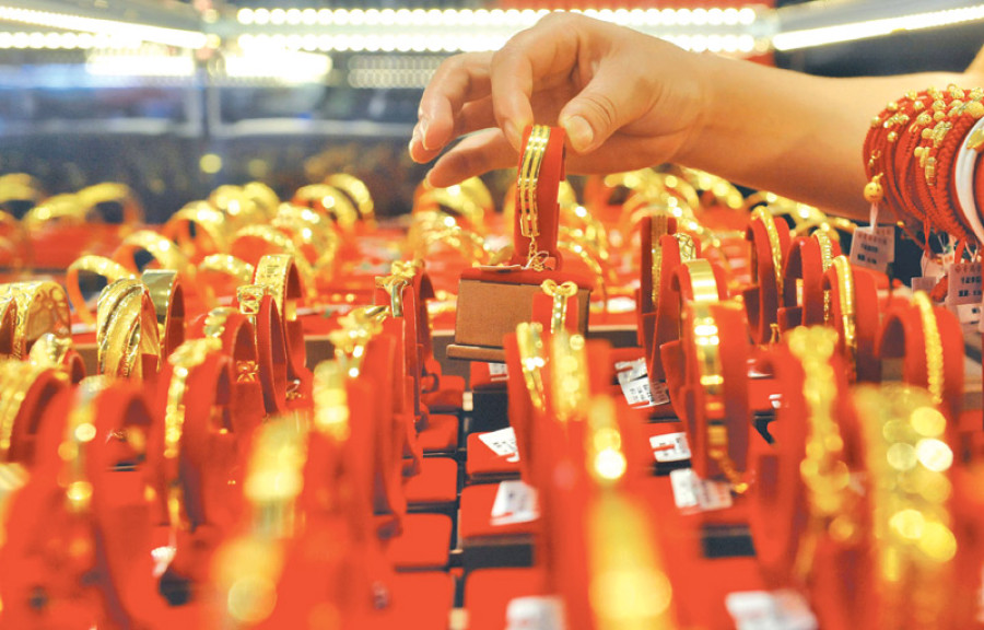 Gold price expected to fall by Rs2,000