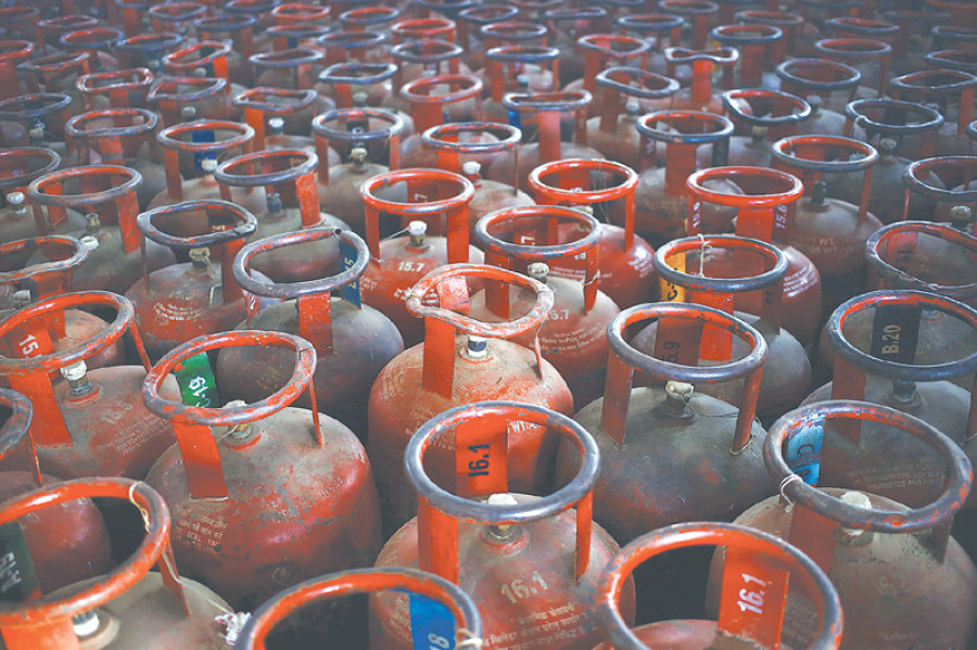 Monitoring team seizes underweight gas cylinders