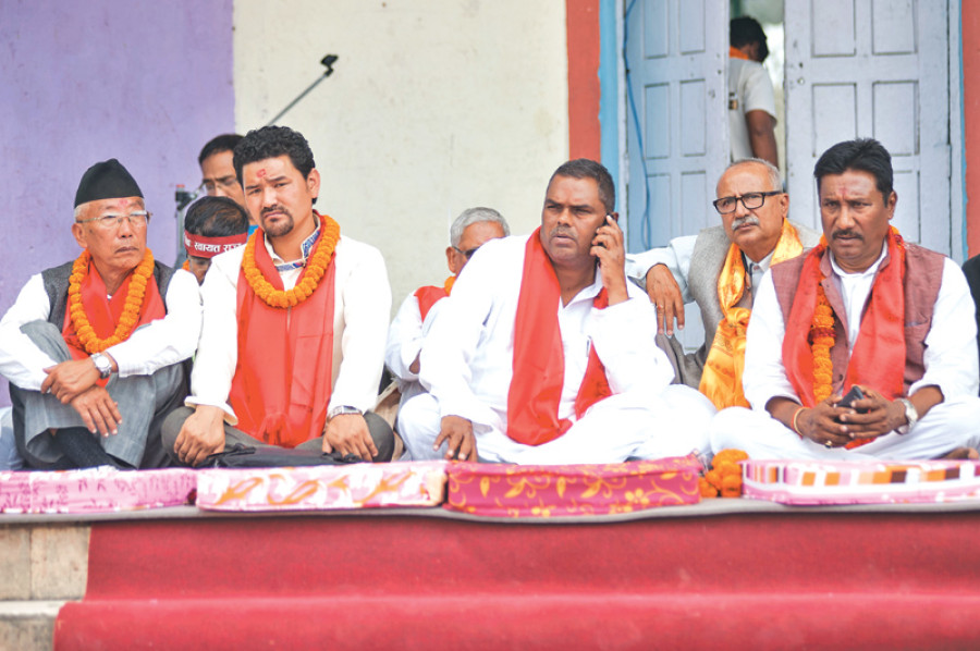 Agitating leaders go on relay fast