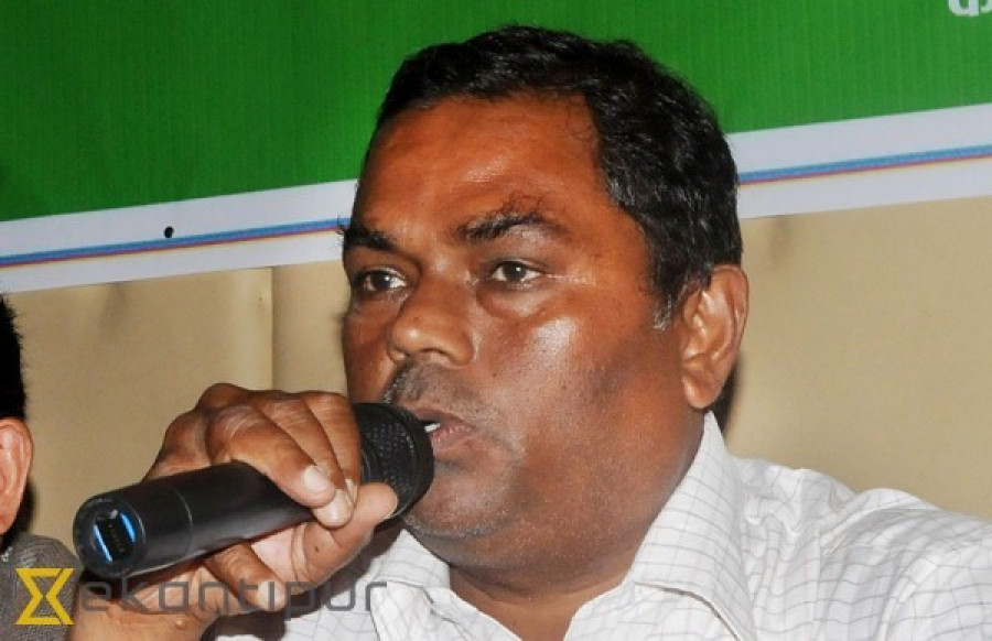 Yadav condemns govt for sending special envoys to China, India