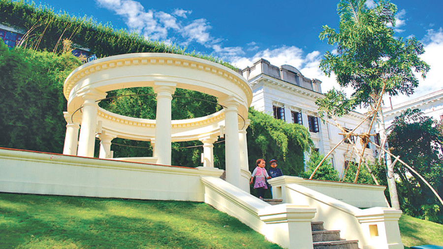 Two architects, a palace and a museum