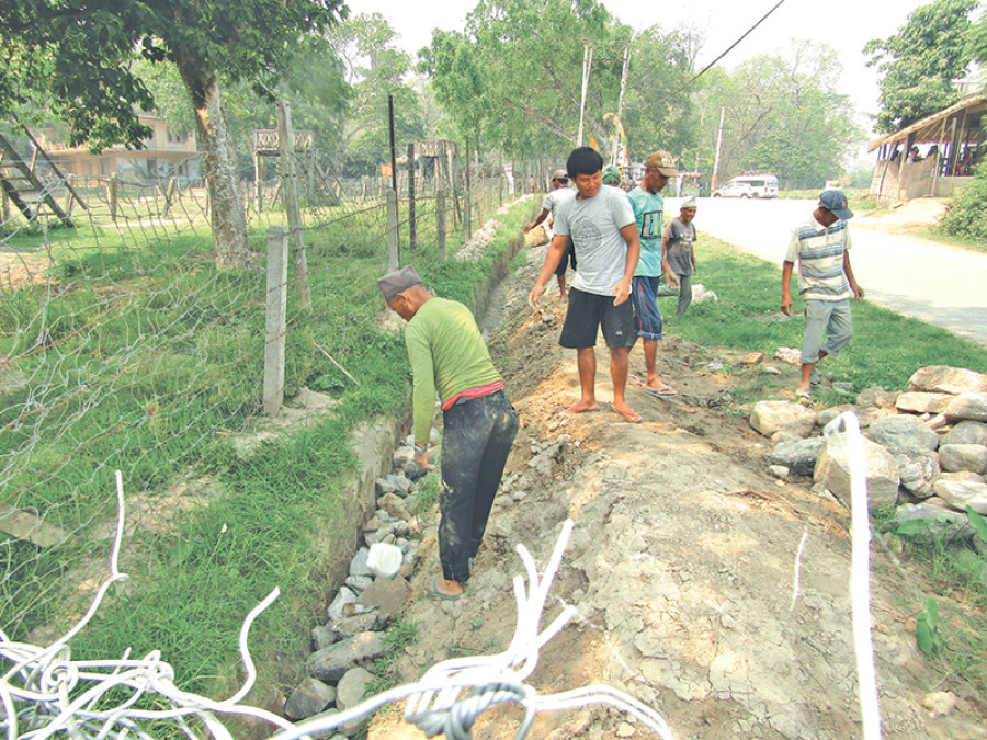 Locals building 15 km wall to stop wildlife incursions