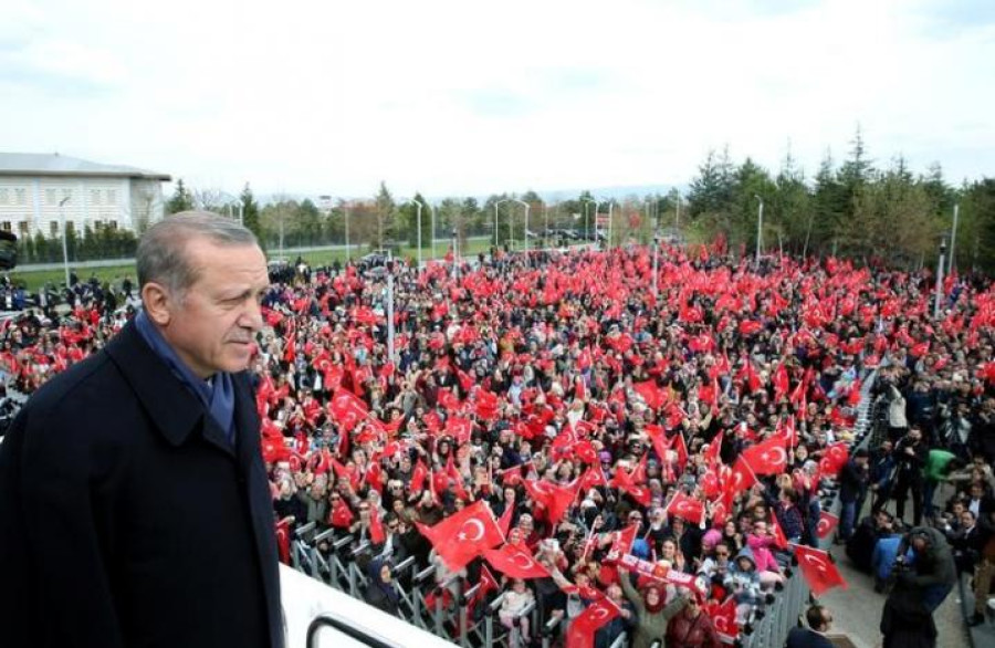 Triumphant Erdogan swats away Western criticism of referendum