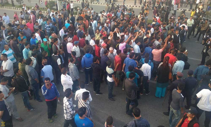 Relatives, builders obstruct Maitighar-Tinkune road to protest FCAN Chairman Gauchan’s murder