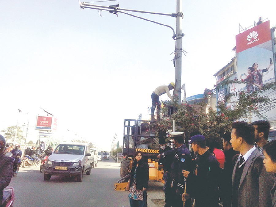Authorities pilot smart traffic light project at two places