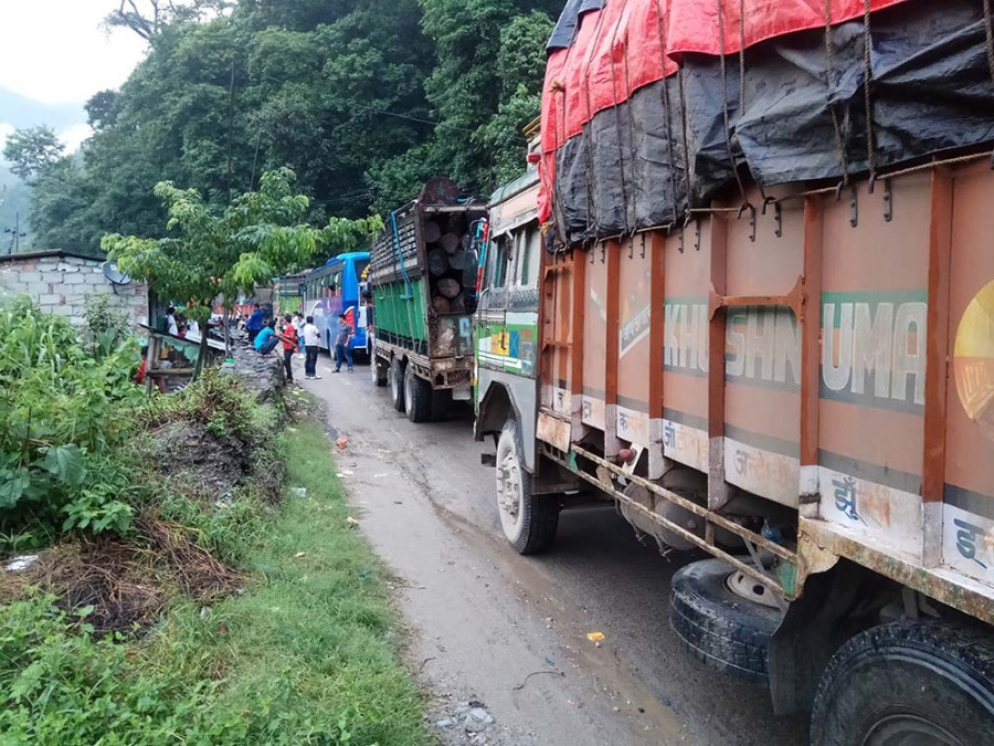 Narayangadh-Muglin road collapse causes traffic snarl in Nawalparasi