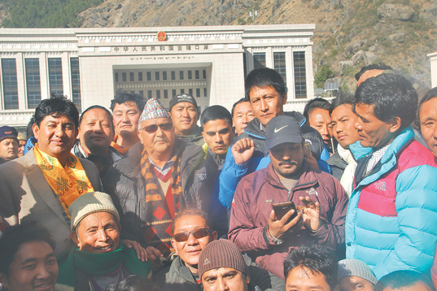 Oli and co visit Rasuwagadhi border point