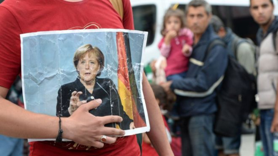 Trump attack on Merkel rebuffed by French president