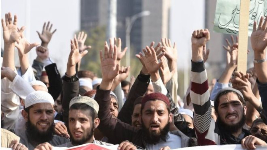 Pakistan asks Facebook to help fight blasphemy