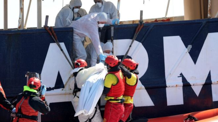 More than 200 migrants feared drowned in Mediterranean