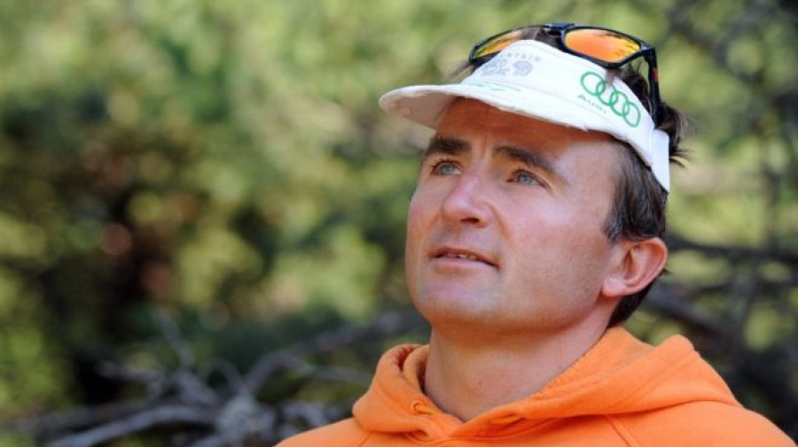 Swiss climber Ueli Steck dies on Everest