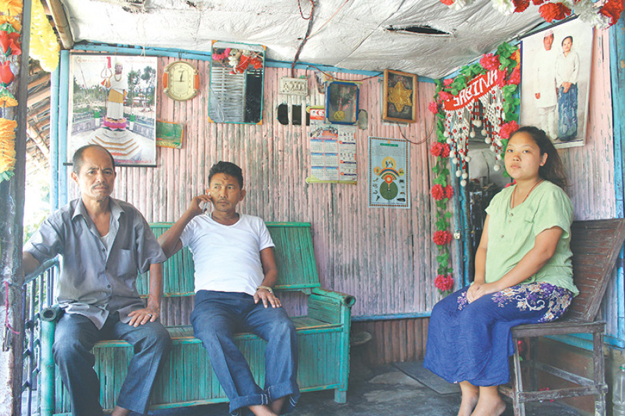 Children of refugee parents get birth registration certificates